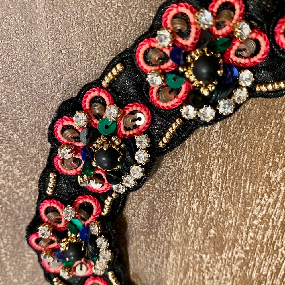 Beautiful Chocker - Picture 3 of 4